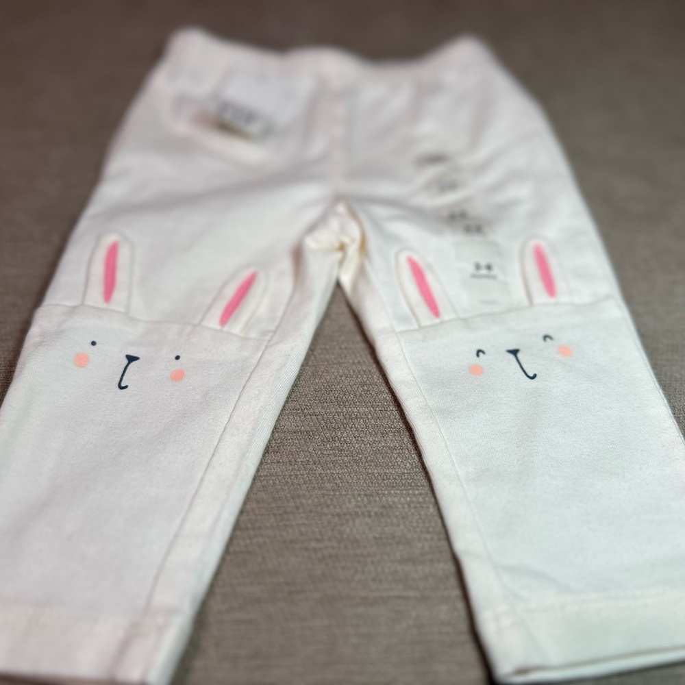 Baby Gap Bunny Knee Cream Pants Size 3-6 Months - Picture 2 of 3
